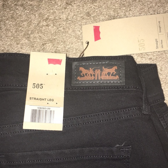 Brand new Black Mid Rise Straight Leg Levi Jeans - Picture 3 of 3